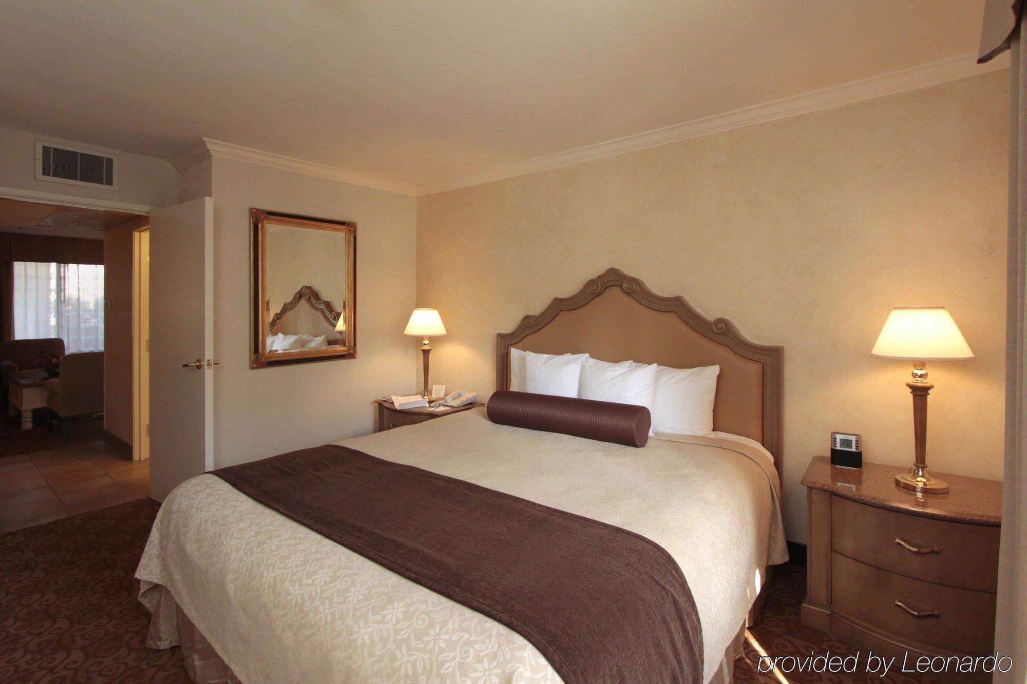 Best Western Posada Royale Hotel & Suites Simi Valley Ngoại thất bức ảnh